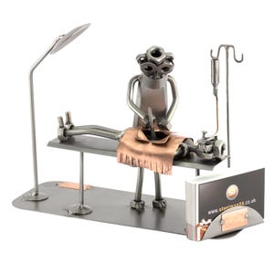 Figura de Metal "Mesa De Operaciones Con Portatarjetas De Visita" - Idea de regalo hecho a mano