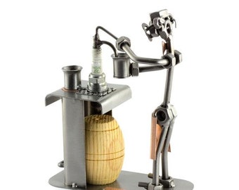 Figurine en métal "Barman Avec Fût" - Idées Cadeaux fait main