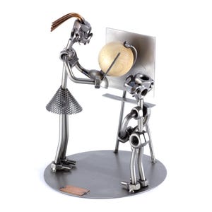 Figura de Metal "Proferosa Con Bola Del Mundo" - Idea de regalo hecho a mano