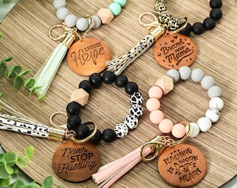 Llavero de pulsera con cuentas de silicona, pulsera con dije de madera personalizada
