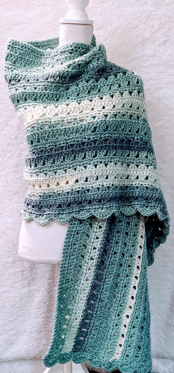 かぎ針編みのラップショールのパターン：レディースアクセサリー