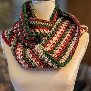 Hand Crocheted Moss Stitch Infinity Scarf: Vintage Christmas Colors