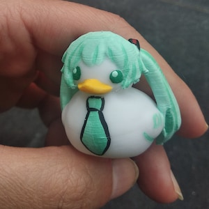 Hatsune Miku und Black Rock Shooter Gummiente inspiriert Vocaloid Schlüsselanhänger