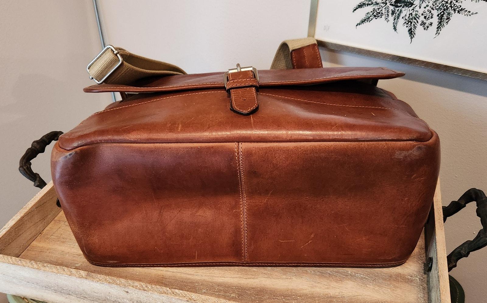 Vintage Banana Republic Leather Messenger Bag – Brown
