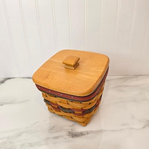 Vintage Longaberger Basket 1998, Small Lidded Storage Basket with Wood Lid, Farmhouse Shelf Decor