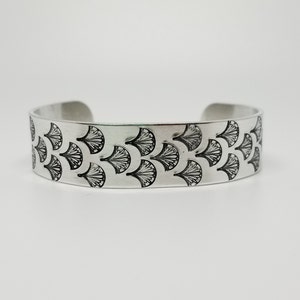 Aluminum Hand Stamped Bracelet with Fountain Fans Design