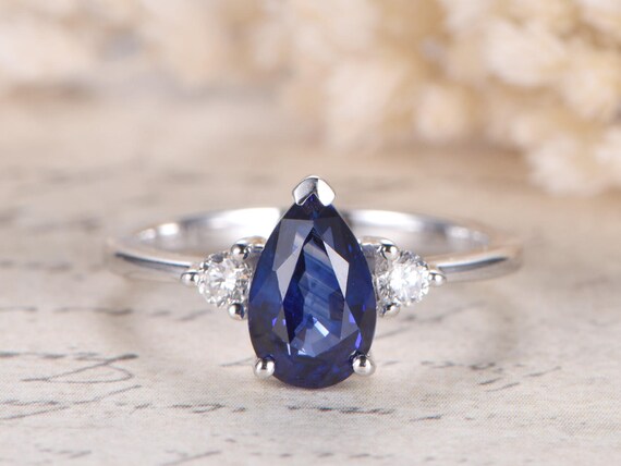 Plain sapphire ring deals