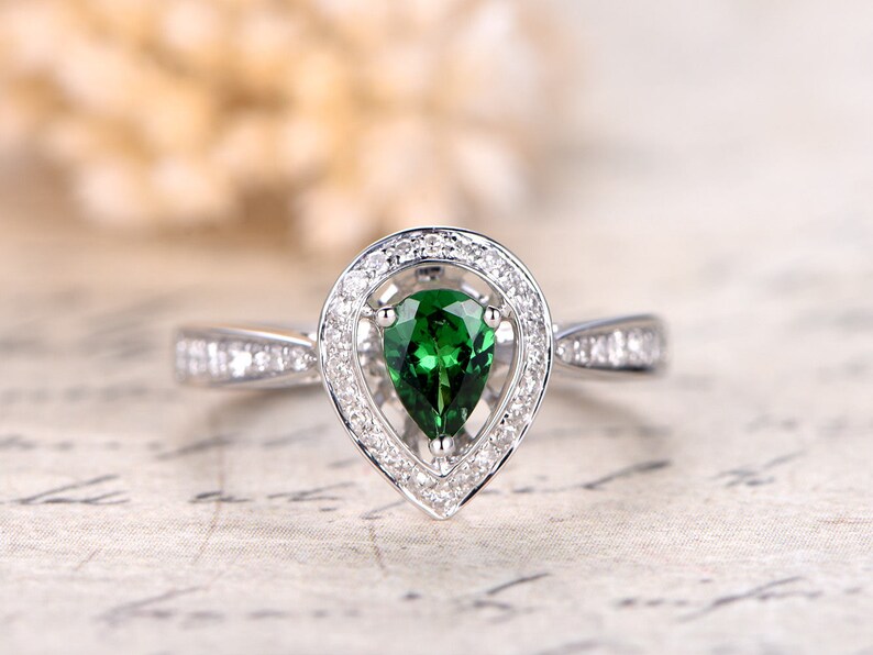 Resultado de imagen para Ã¡frican tsavorite ring