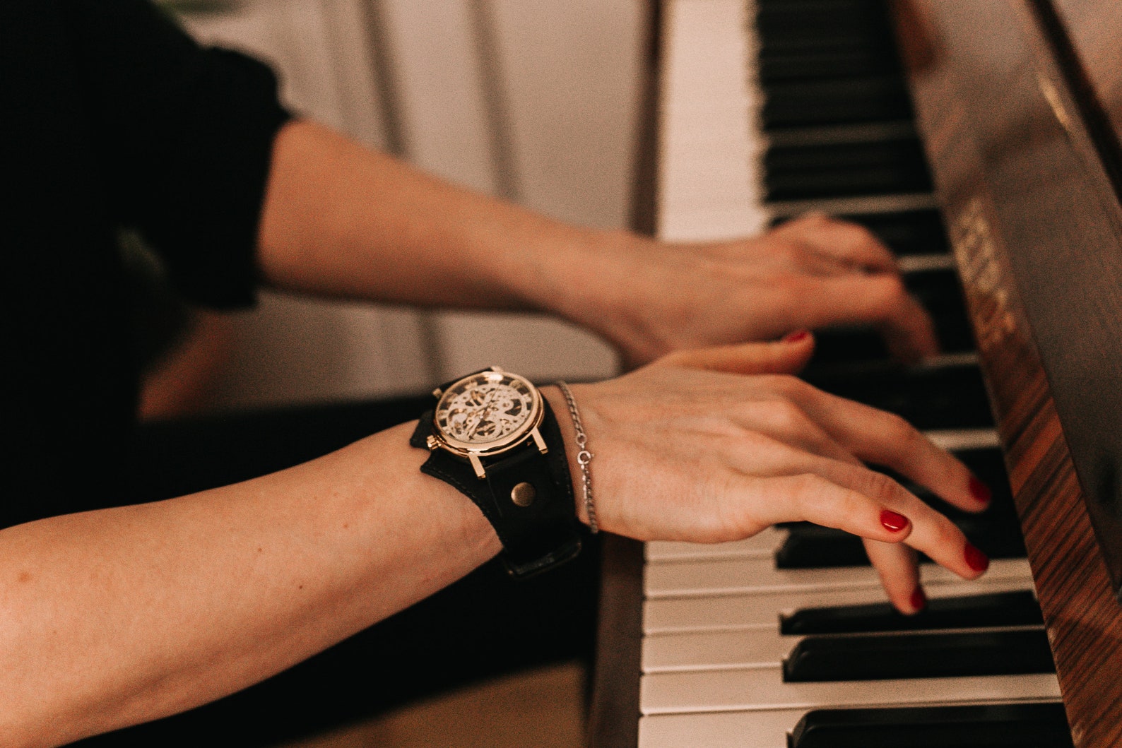 Omron heartguide smartwatch. Ouwei pride часы наручные. часы кельвин кляйн позолота. часы с манжетой. черный напульсник для часов.