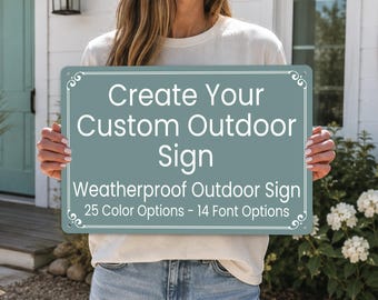 Könnte beinhalten: Ein rechteckiges, salbeigrünes Außenschild mit weißem Text: Create Your Custom Outdoor Sign, Weatherproof Outdoor Sign, 25 Color Options - 14 Font Options. Das Schild hat einen dünnen weißen Rand mit dekorativen Verzierungen an den Ecken.