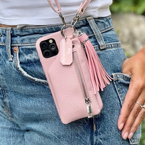 Funda de cuero rosa con correa cruzada para iPhone 16/15/14/13/12 Pro Plus Max, funda personalizada con cremallera y borla tipo billetera.