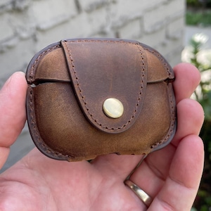 Personalized Leather AirPods Pro 2 Case: Custom Engraved Protective Cover