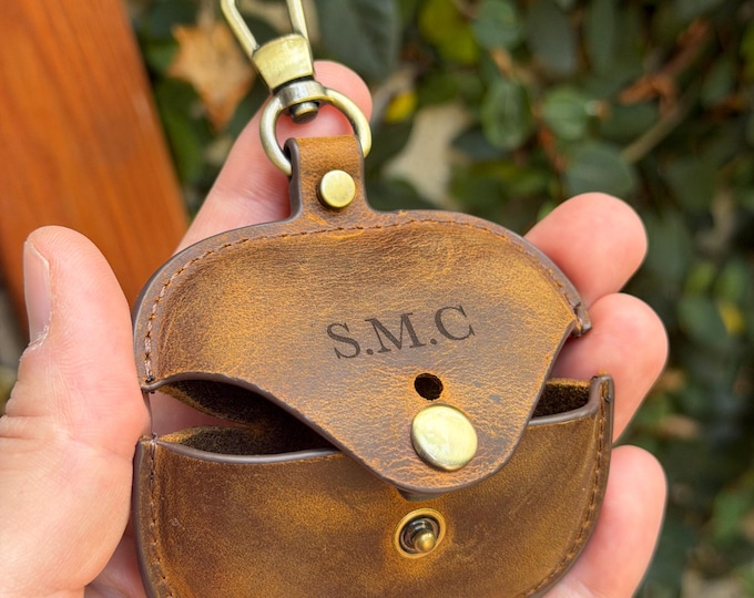 Personalized Rustic Leather AirPods Pro 3 Case, Handmade Protection Clip-On Cover