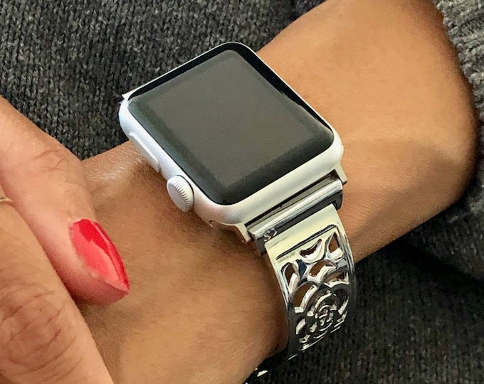 Women Apple Watch Band 41mm 45mm Adjustable Links iWatch Bracelet 40mm 44mm Silver Heart Medallion Apple Watch Bangle 38mm 42mm Watchband