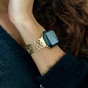 Gold Apple Watch Band: Adjustable Metal Link Bracelet