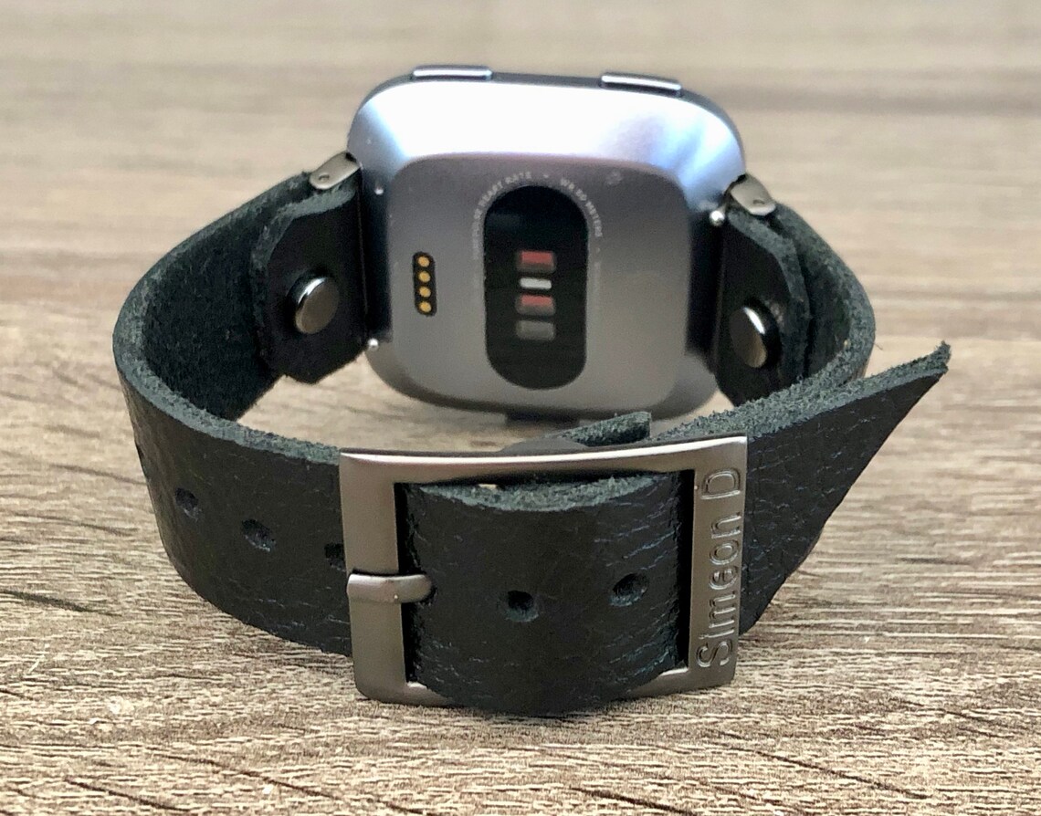 black fitbit versa 2