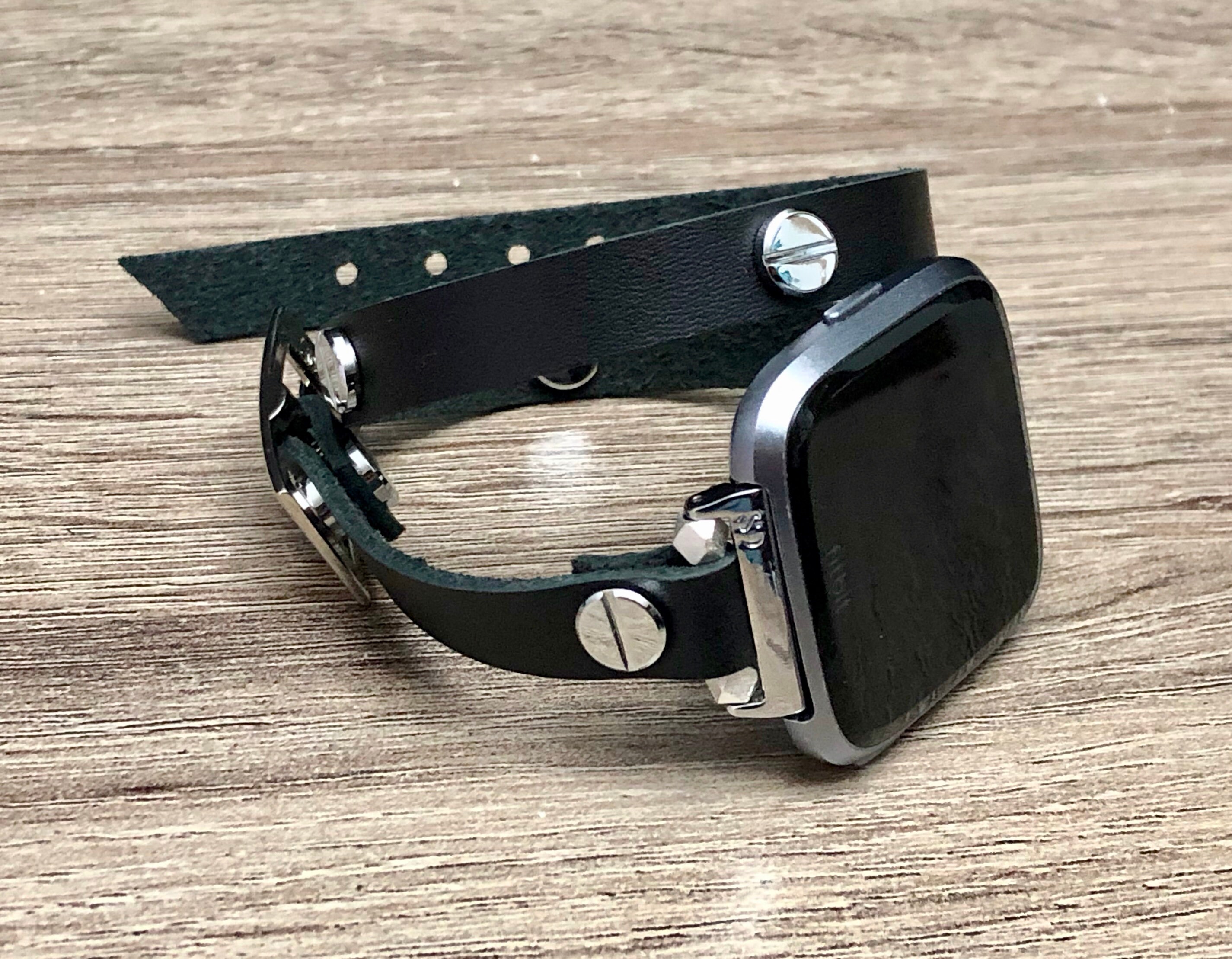 fitbit versa silver with black band