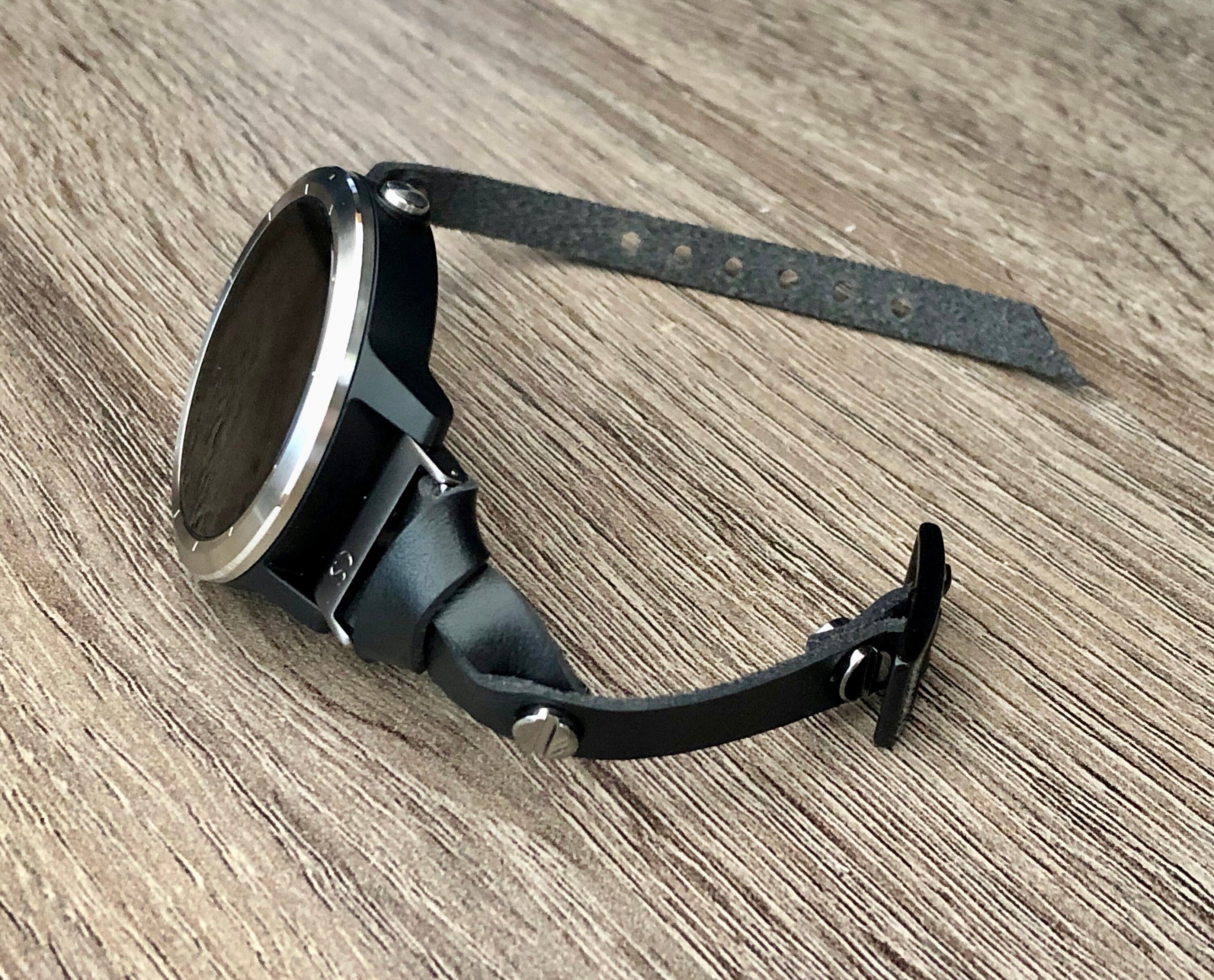 garmin vivomove band size