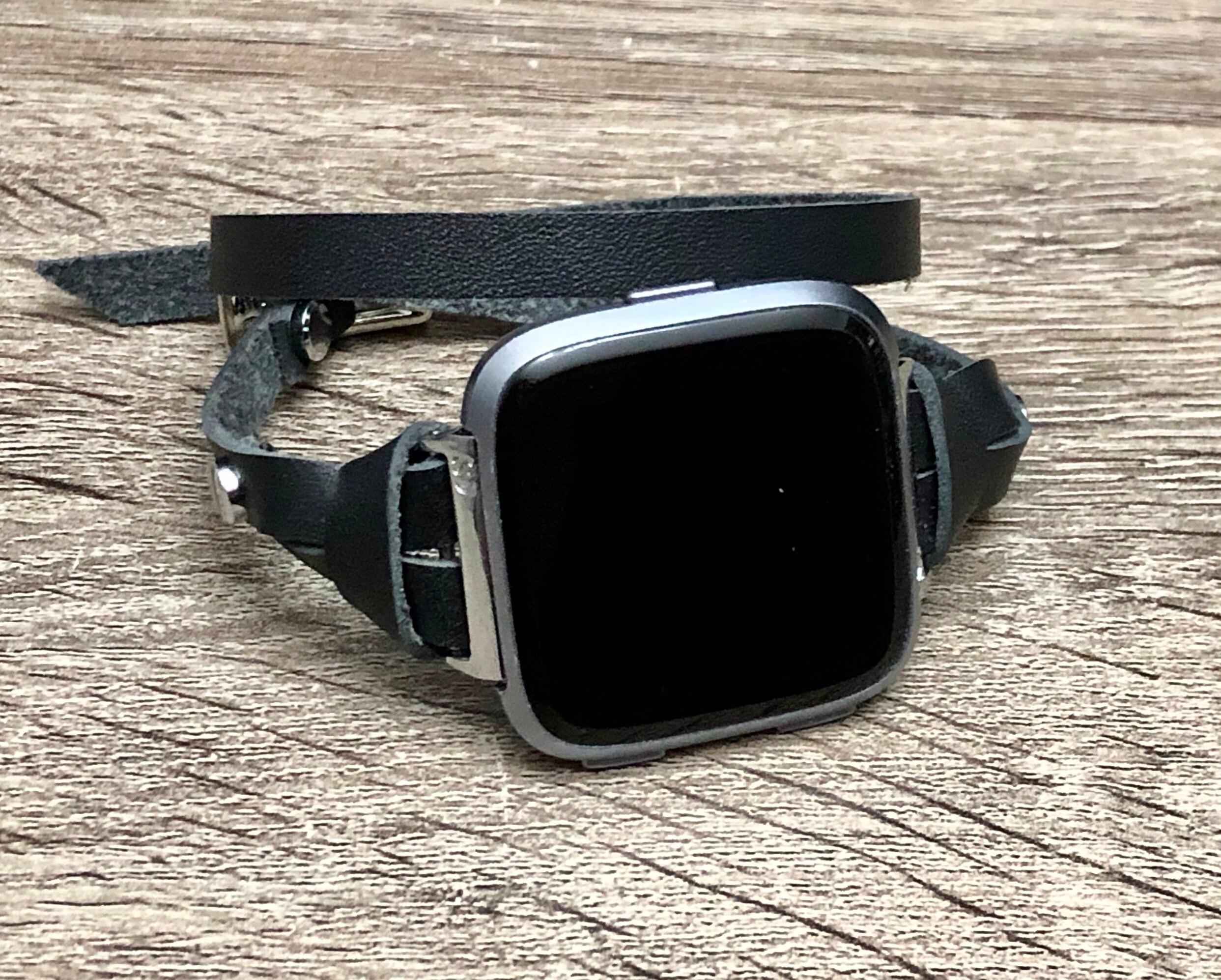 fitbit versa silver with black band