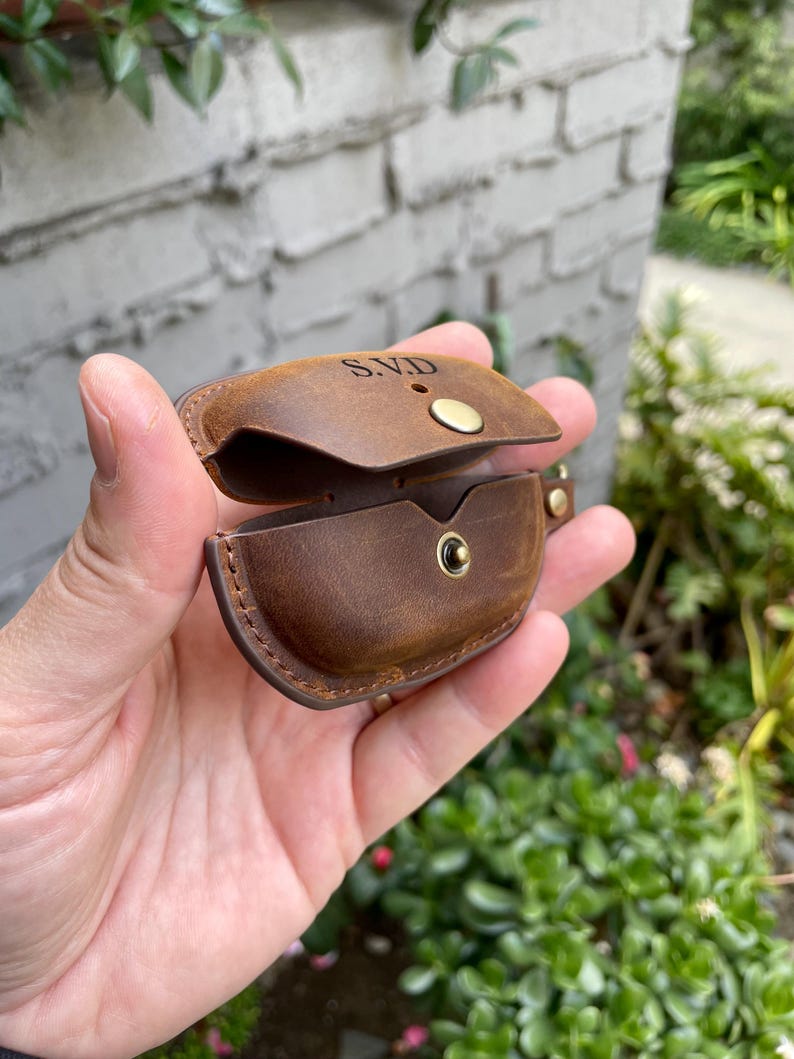 Leather Sony WF-1000XM5 Earbuds Case: Personalized Engraved Clip image 10
