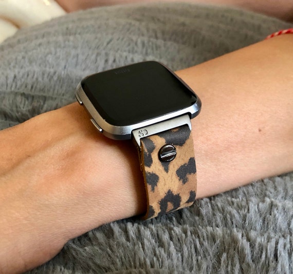 fitbit versa 2 leopard band