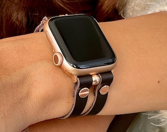 Correa de cuero marrón oscuro para Apple Watch, pulsera de doble correa color oro rosa para mujer.