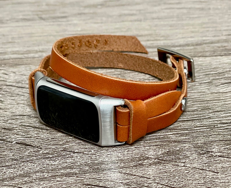 Correa de cuero marrón para Fitbit Charge 6: correa fina de doble vuelta, pulsera con detalles plateados imagen 2