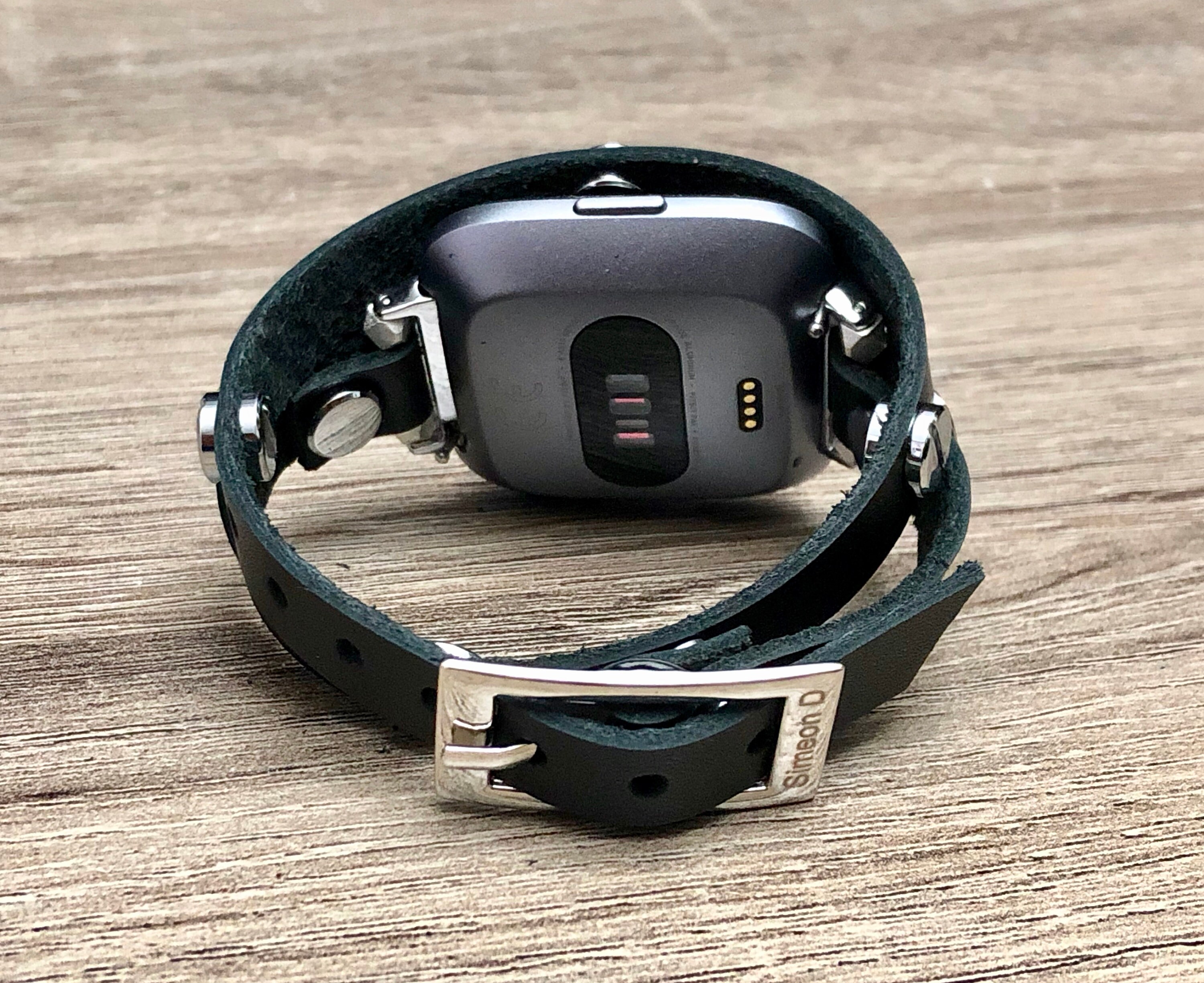 fitbit versa black strap