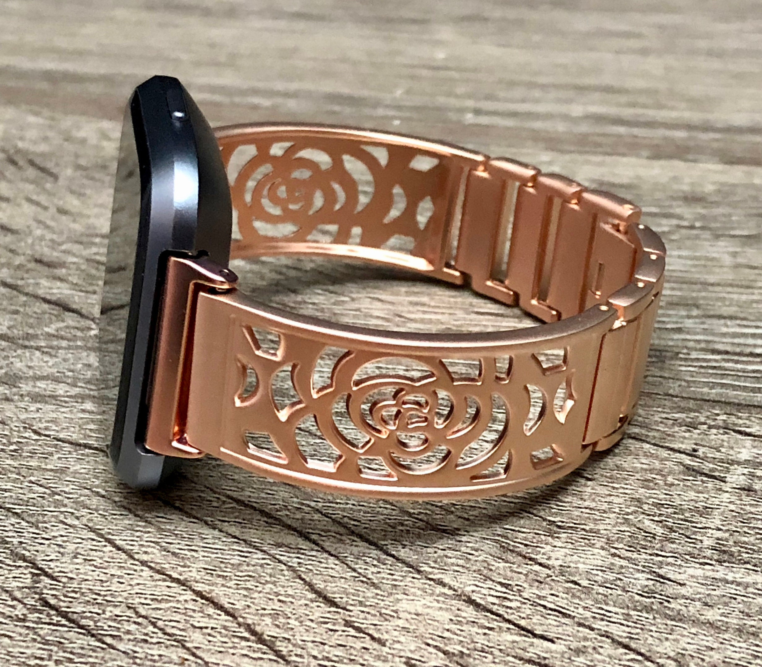 rose gold fitbit versa with different bands