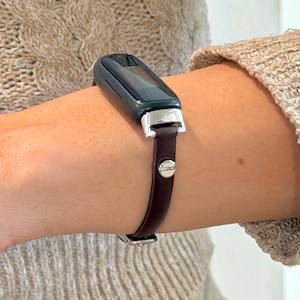 Fitbit Inspire 3-band slanke donkerbruine leren bandarmband