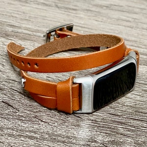 Correa de cuero marrón para Fitbit Charge 6: correa fina de doble vuelta, pulsera con detalles plateados imagen 6