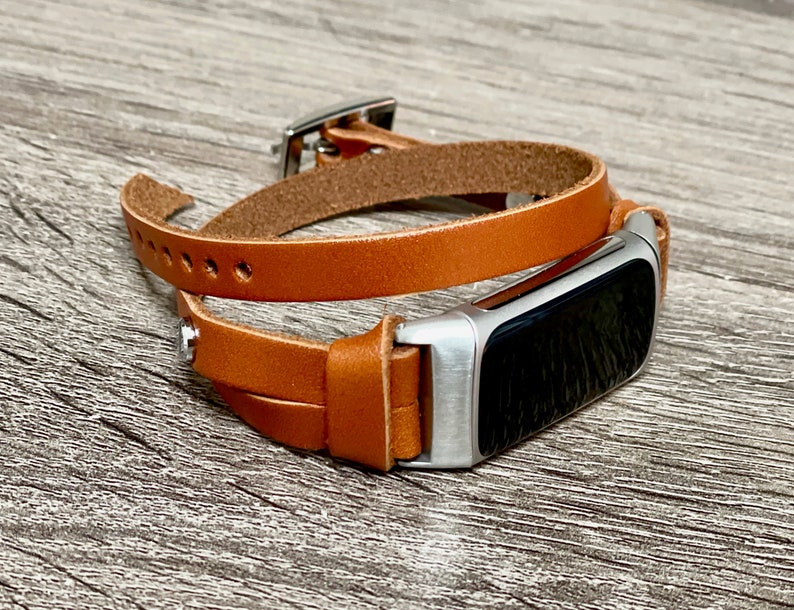 Correa de cuero marrón para Fitbit Charge 6: correa fina de doble vuelta, pulsera con detalles plateados imagen 6