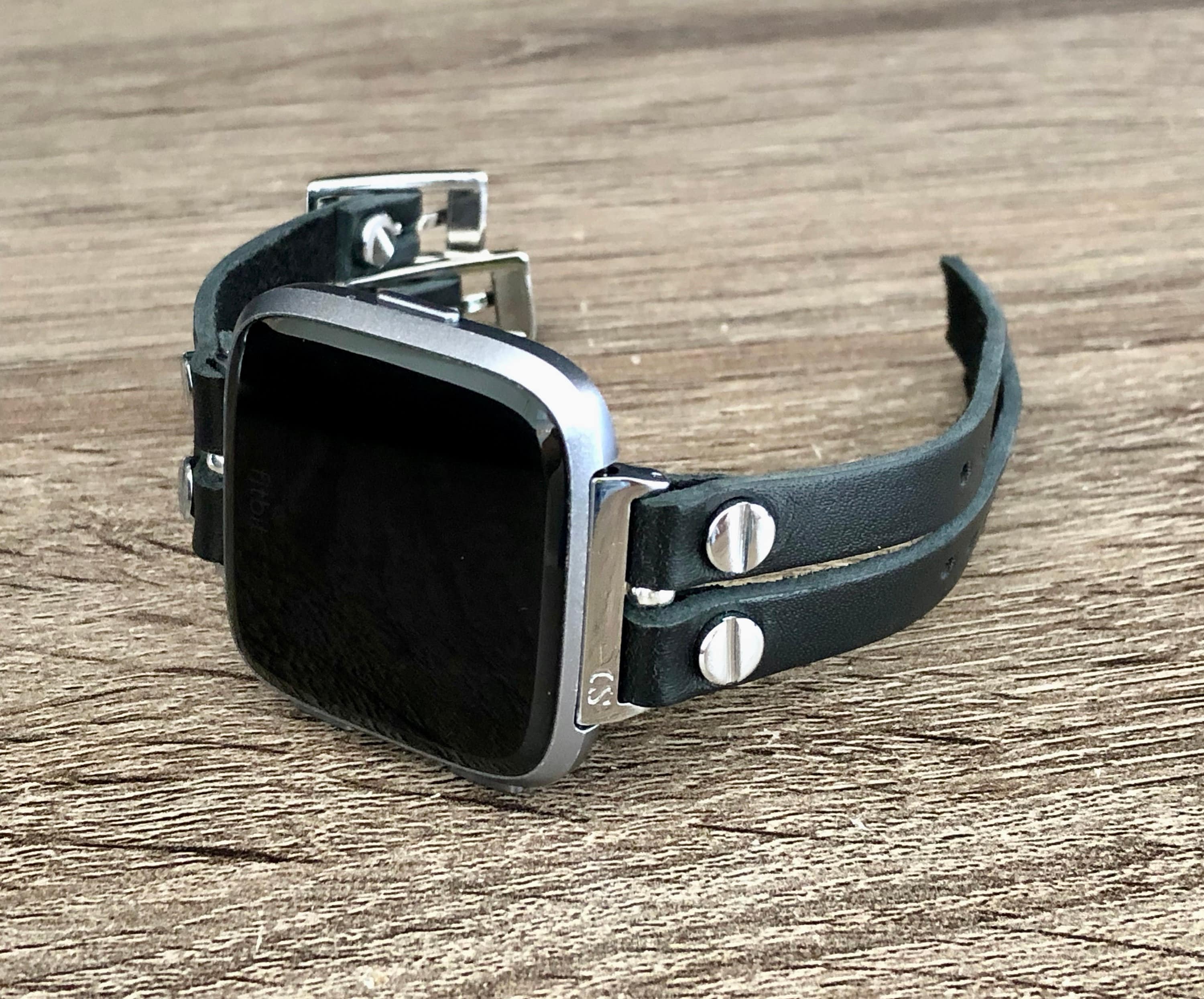 fitbit versa silver with black band