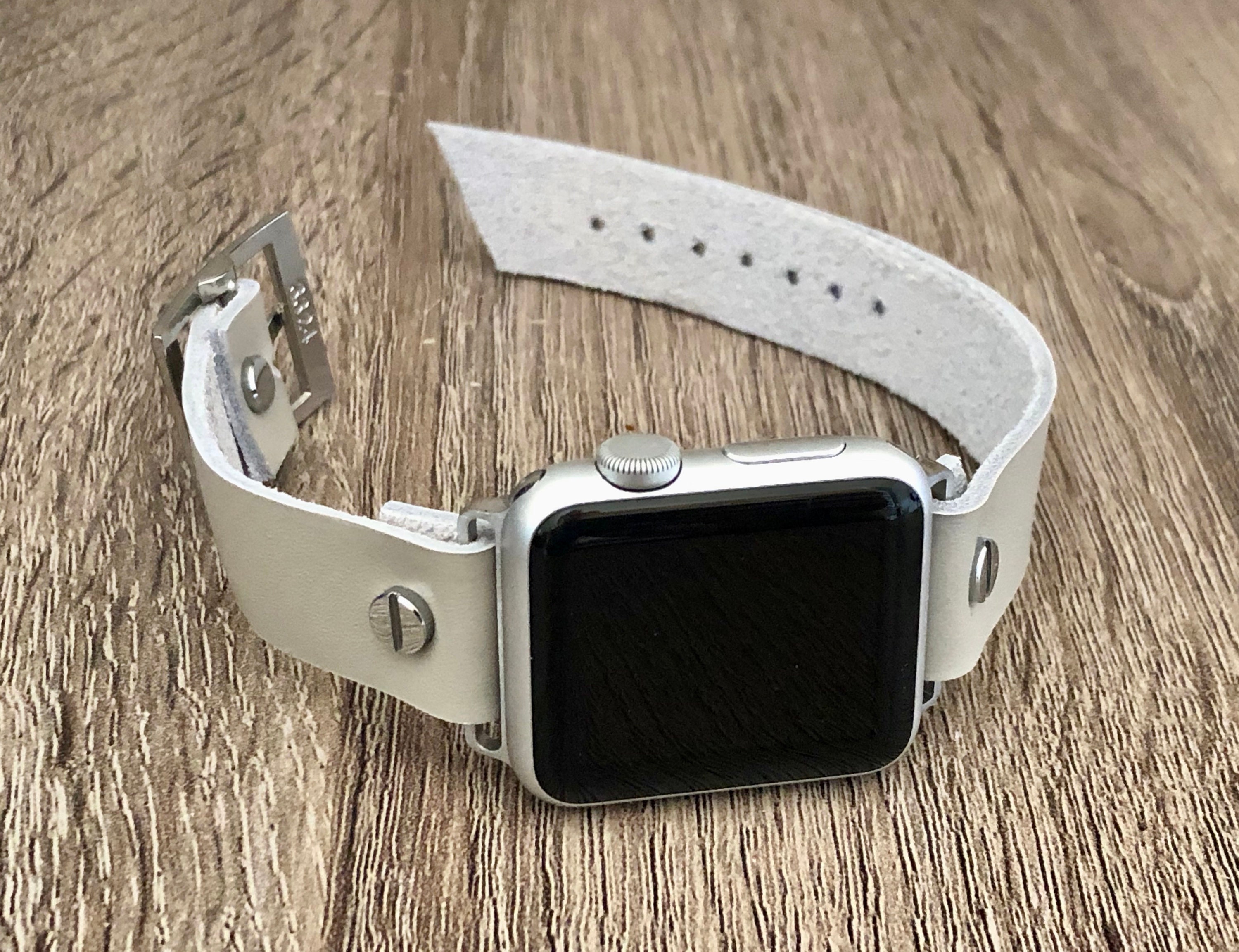diff between 38mm and 42mm apple watch