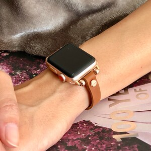 Correa dorada para Apple Watch: Pulsera delgada de cuero para iWatch para mujer imagen 2