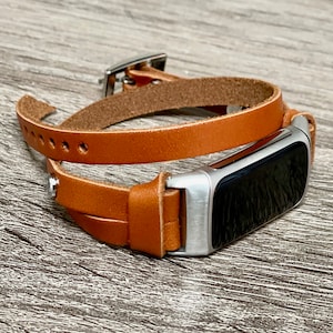 Correa de cuero marrón para Fitbit Charge 6: correa fina de doble vuelta, pulsera con detalles plateados imagen 1