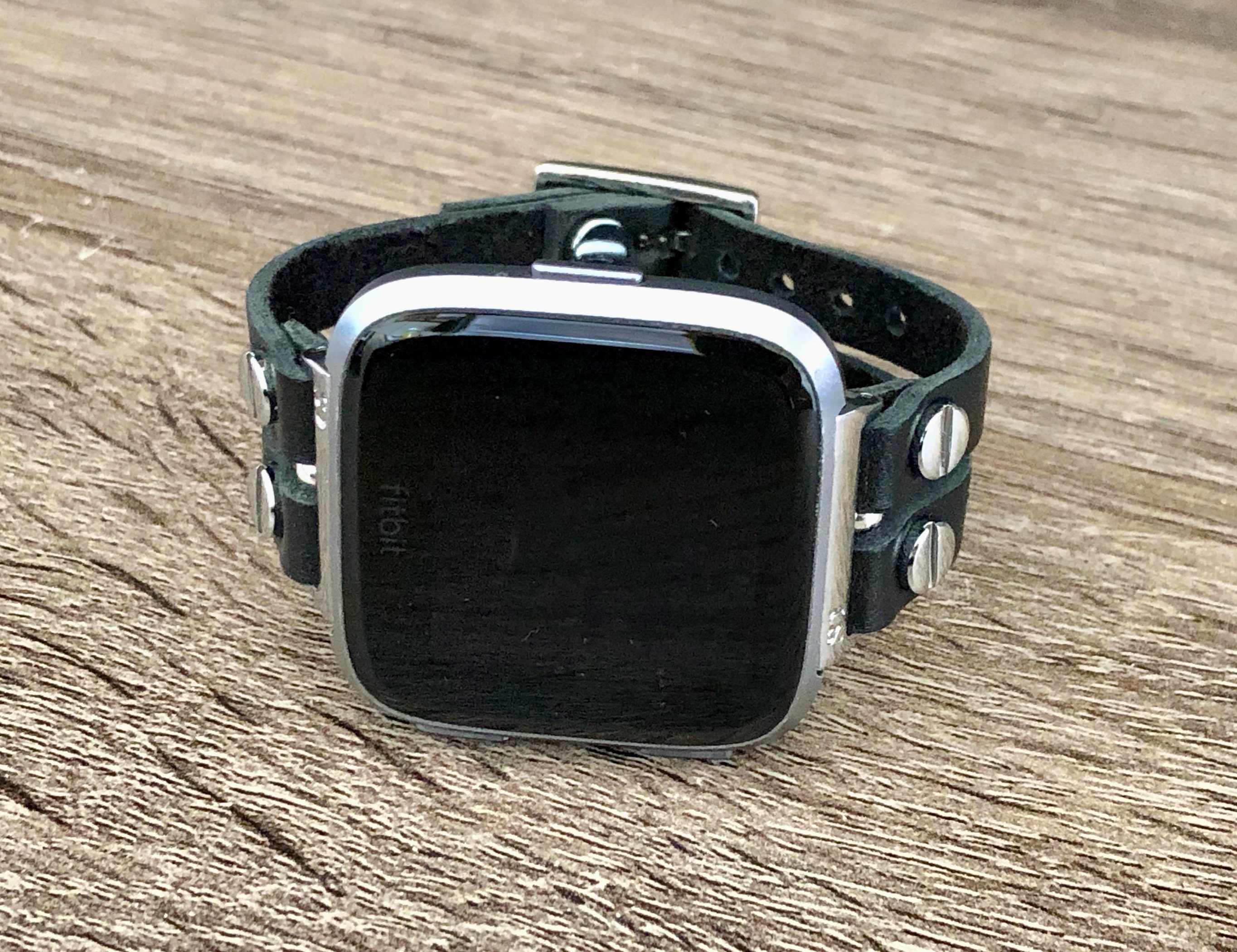 fitbit versa silver with black band