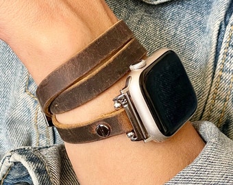 Correa de cuero estilo bohemio para Apple Watch: Pulsera multi-vuelta, color marrón rústico, detalles plateados.