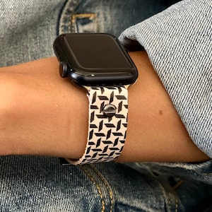 Abstract Print Apple Watch Band in Black & White - Fashionable Patterned Strap for Series 1-9/SE - Artistic and Modern Watch Bracelet