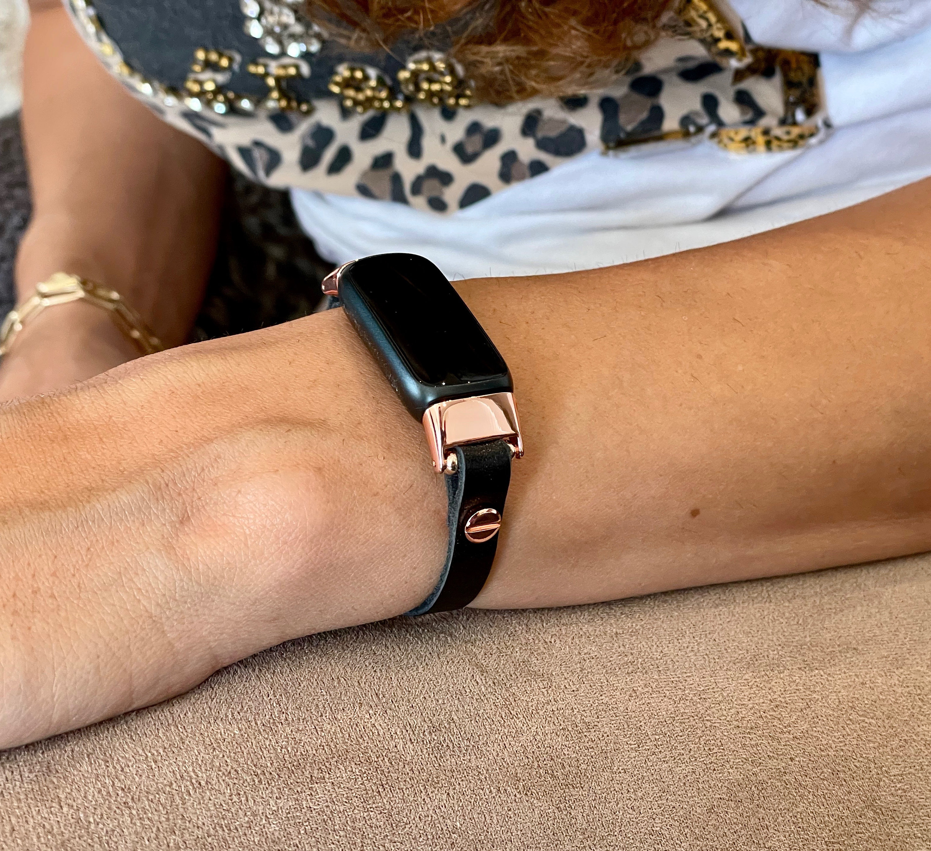 StrapsCo Bracelet de Montre en Cuir Élégant pour Fitbit Luxe 