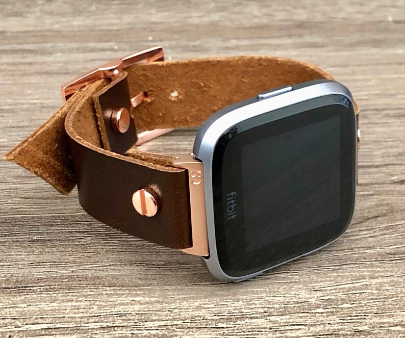 rose gold and white fitbit versa