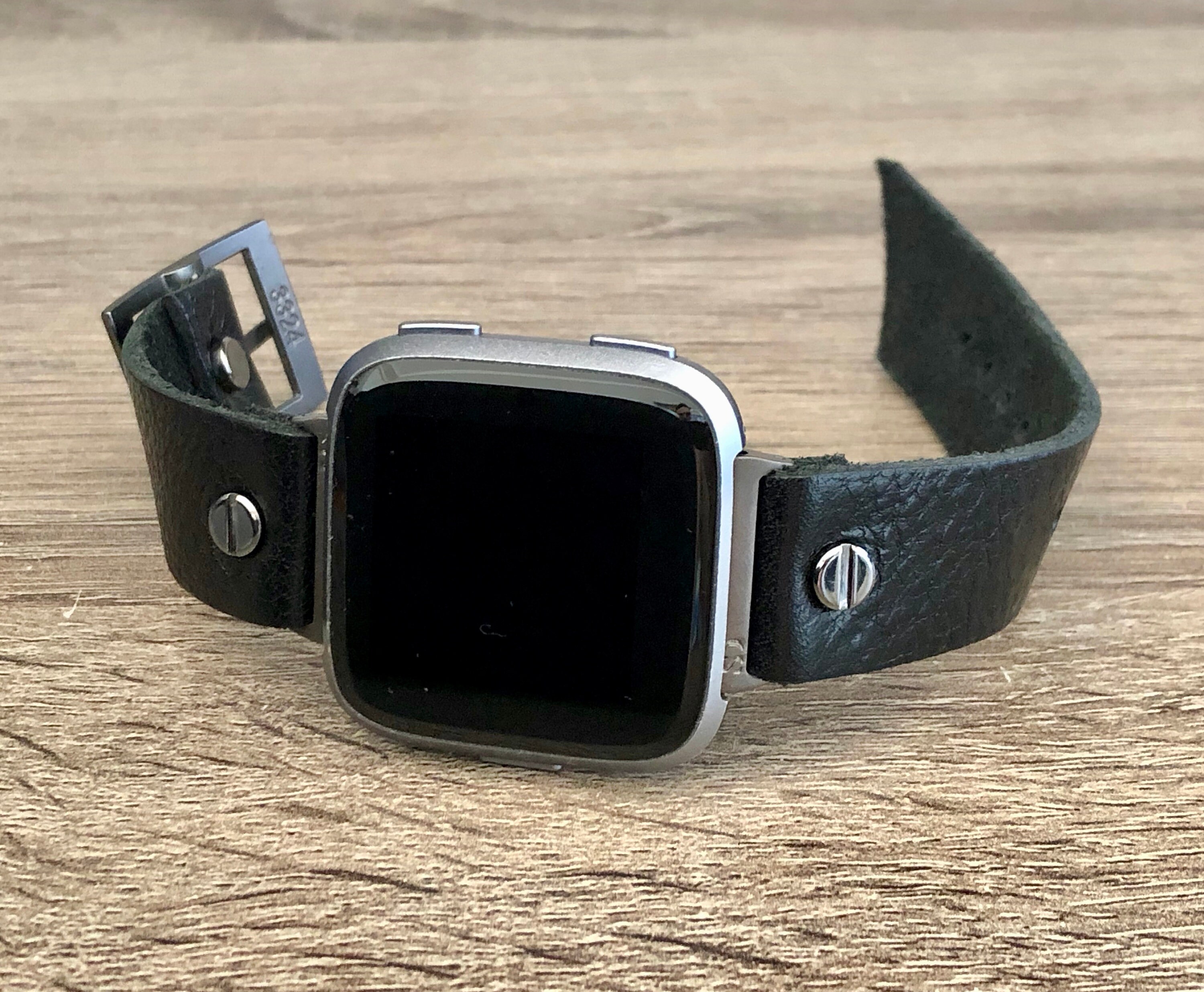 fitbit versa 2 leather strap