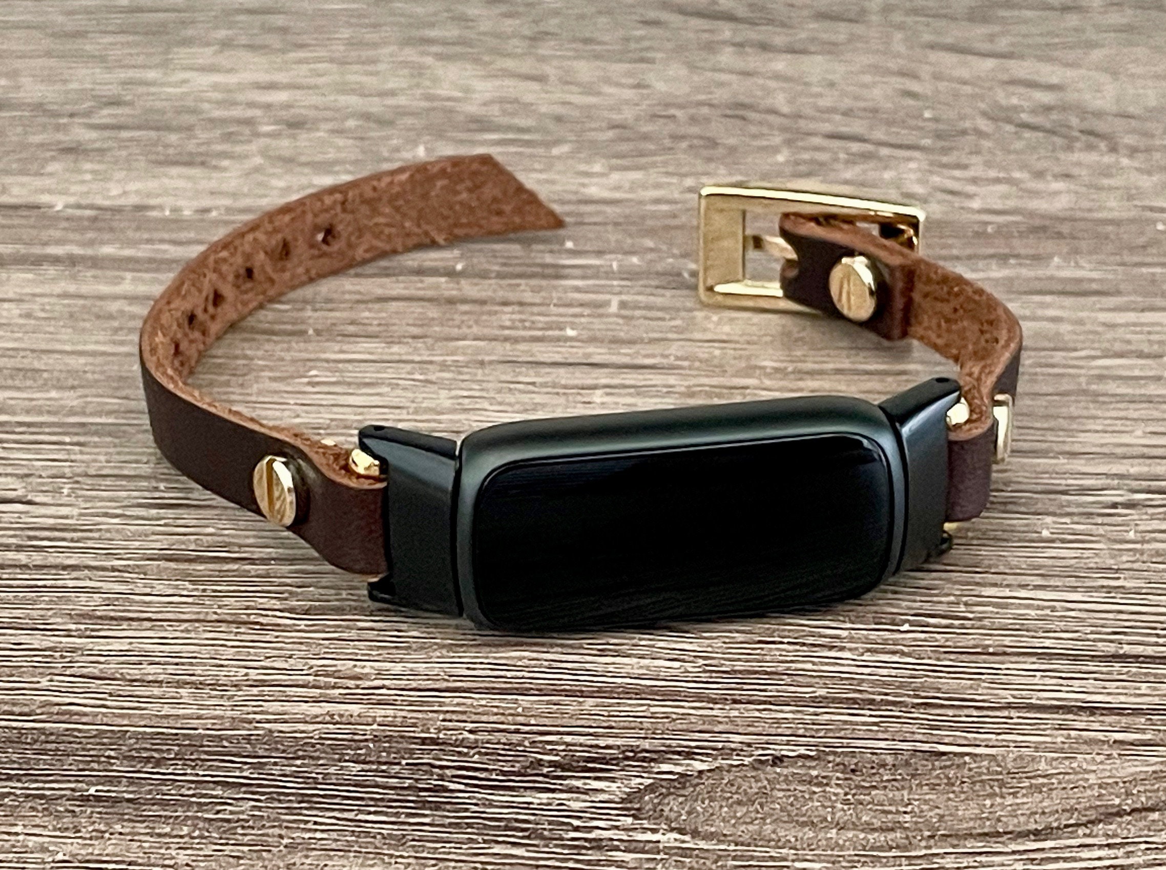 how to change out fitbit luxe band