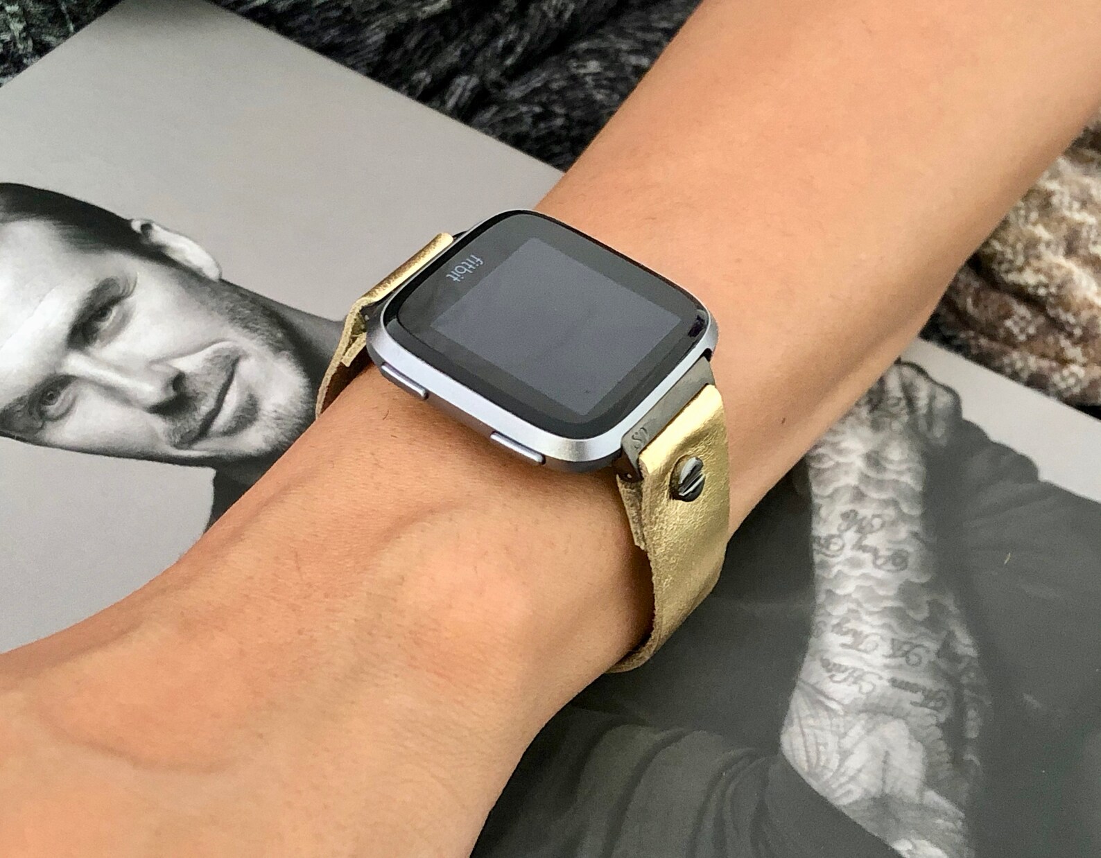 fitbit versa gold with black band