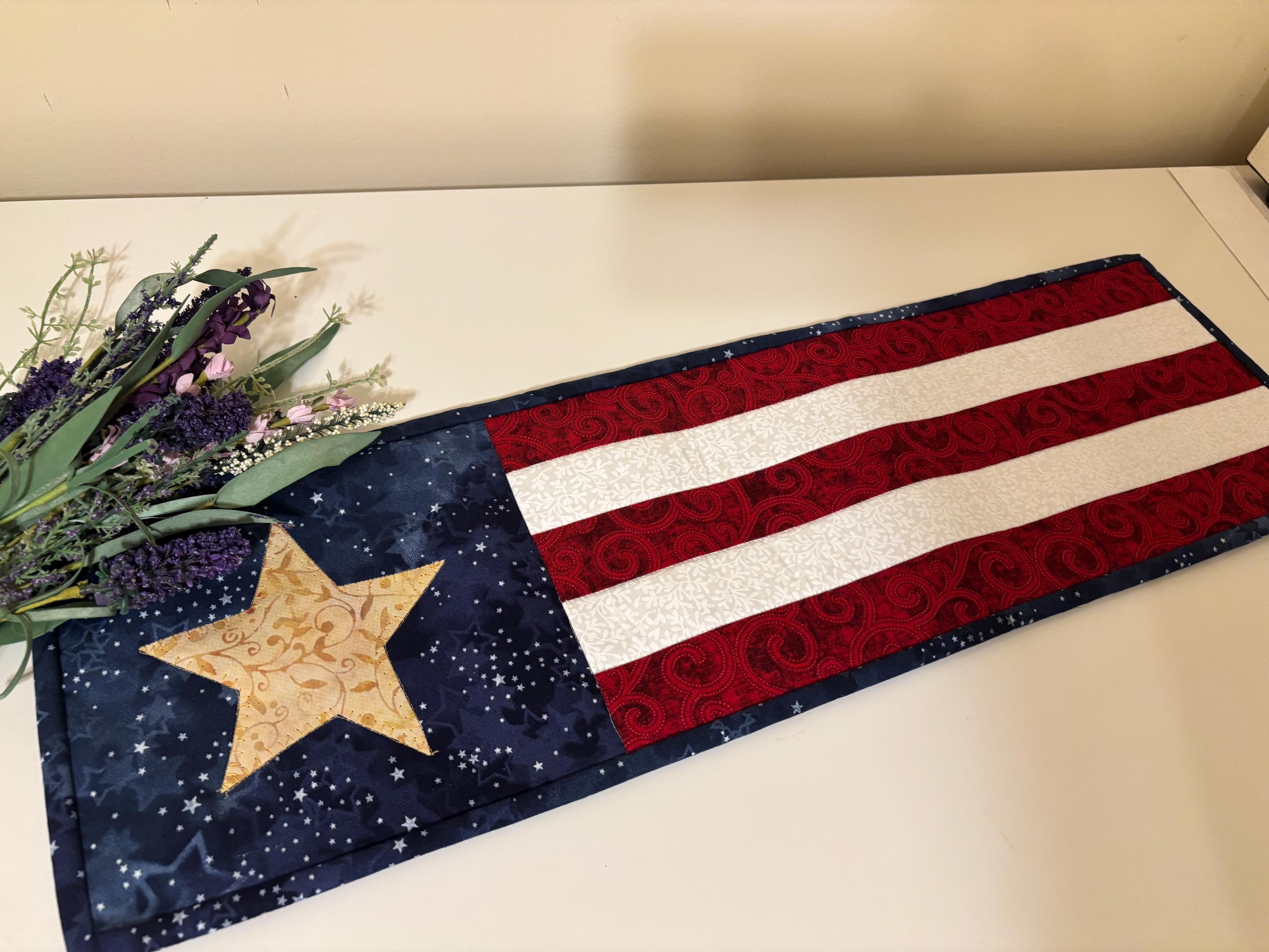 4th of July Quilted Table Topper . Patriotic Quilted Table Deco.candle ...