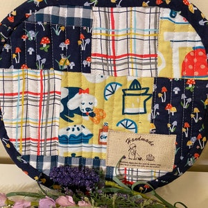 Quilted  Mug rug, Tea coaster,Hot pot holder , Gift for her, Table topper,Kitchen hot pad,Kitchen deco, Quilted candle mat