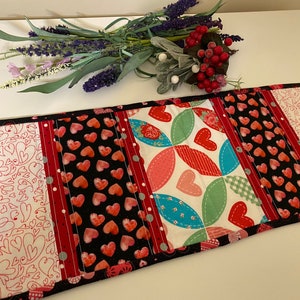 Valentine&#39;s day quilted table topper, Quilted Table runner,Valentine&#39;s day Deco.