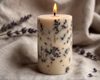 Handmade Lavender Soy Wax Candle with Real Petals – Natural Aromatherapy Decor