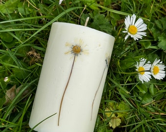 Daisy Candle, Meadow Flowers, Housewarming Gift, Mother Gift, Sister Gift, Preserved Flowers, Daisy Gifts, Altar Candle, Spring Decor, Vegan