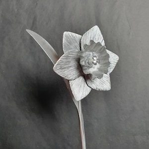 Aluminium daffodil flower, Spring flower, 10th anniversary, gift for mum, wife, welsh flower, Wales gift